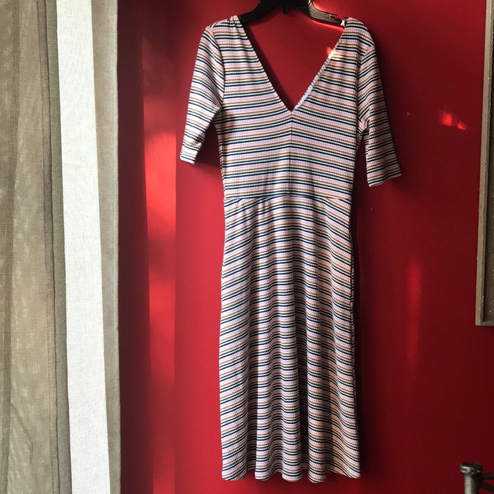 Socialite Wide V Neck Ribbed Midi-Dress